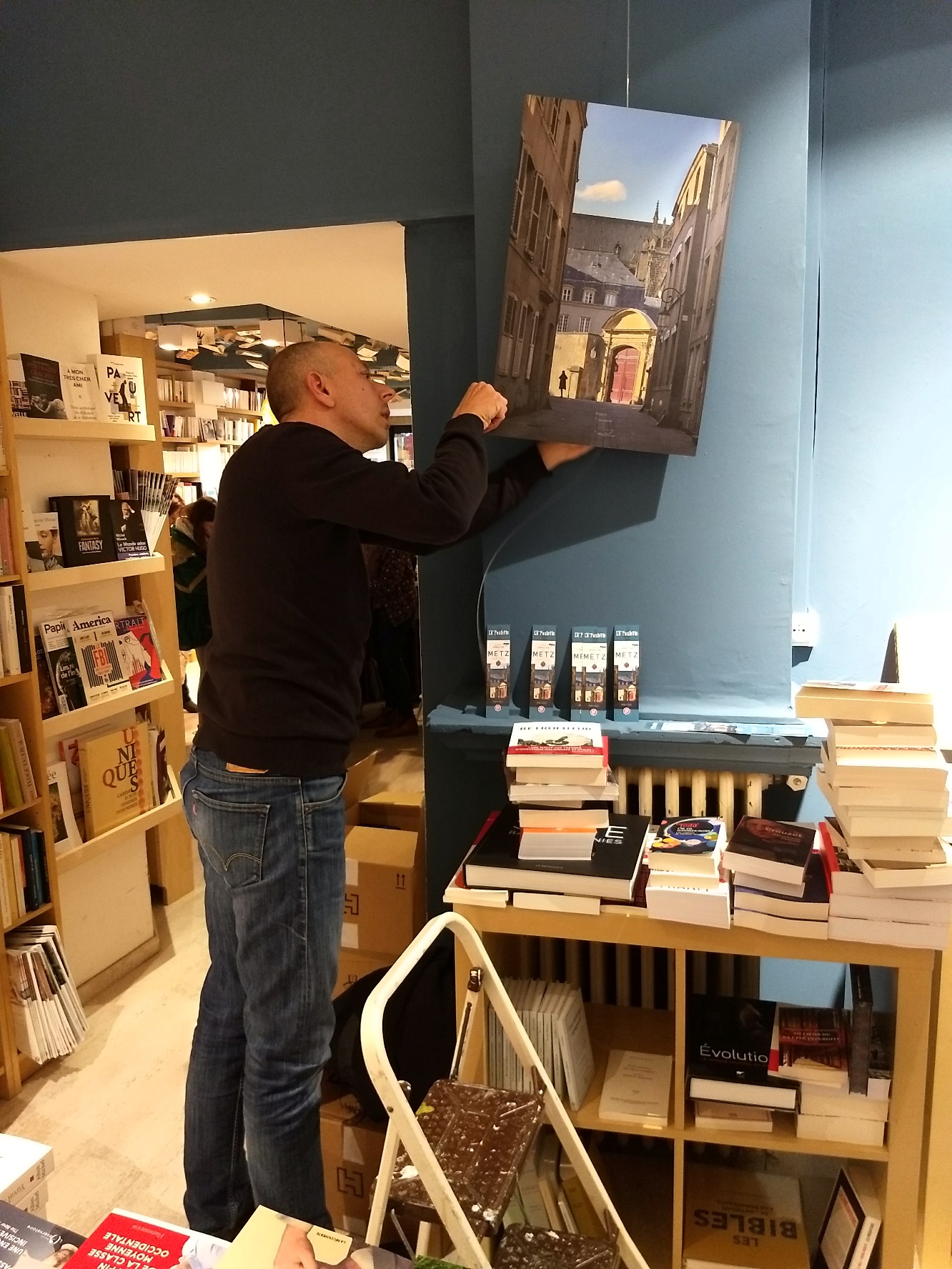 Une exposition des photographies du guide à la Cour des Grands